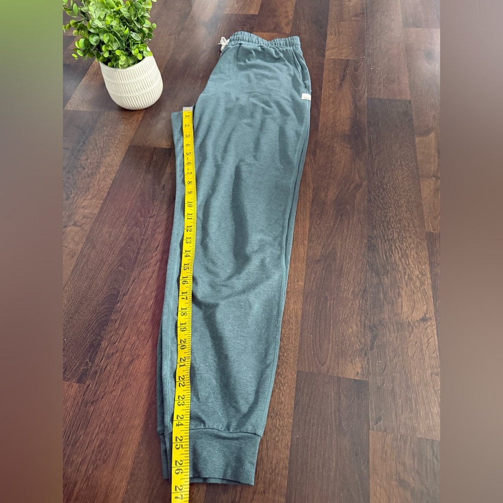 Vuori Women’s DreamKnit Performance Jogger - Picture 8 of 11